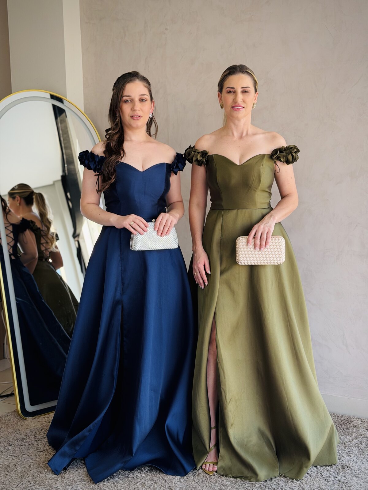 Vestidos longos azul-marinho e verde Miss Amores