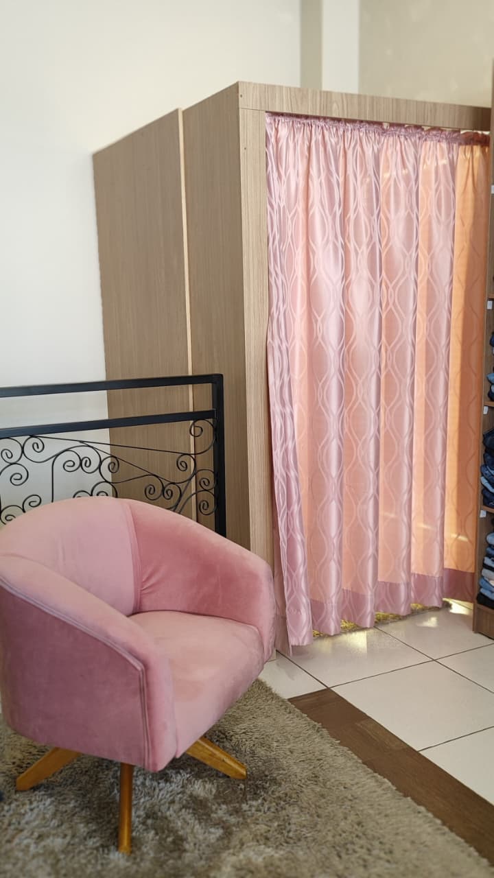 Provador com cortina rosa Miss Amores